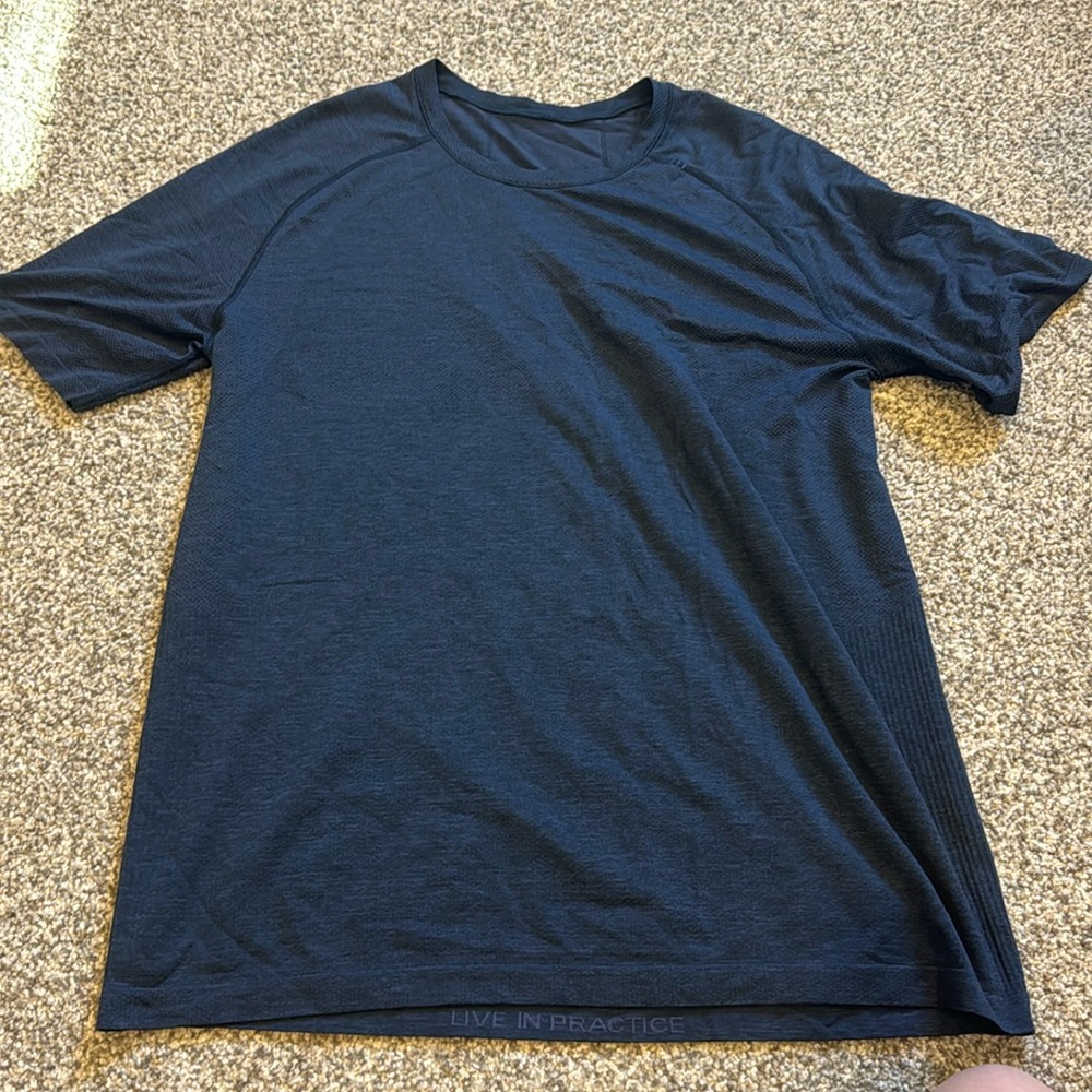 Mens XL Lululemon Navy Metal Vent Tech Short Sleeve.